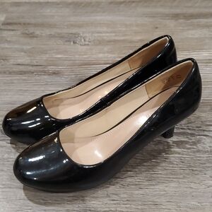 Dream Pair low Heels Size 8